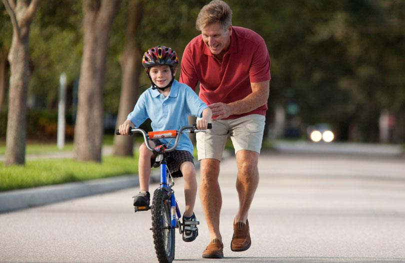 Como ensinar criança a andar de bicicleta? Confira as dicas!